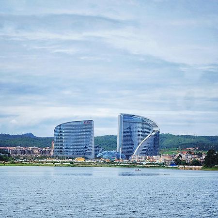 Howard Johnson Flower City Hotel Куньмін Екстер'єр фото