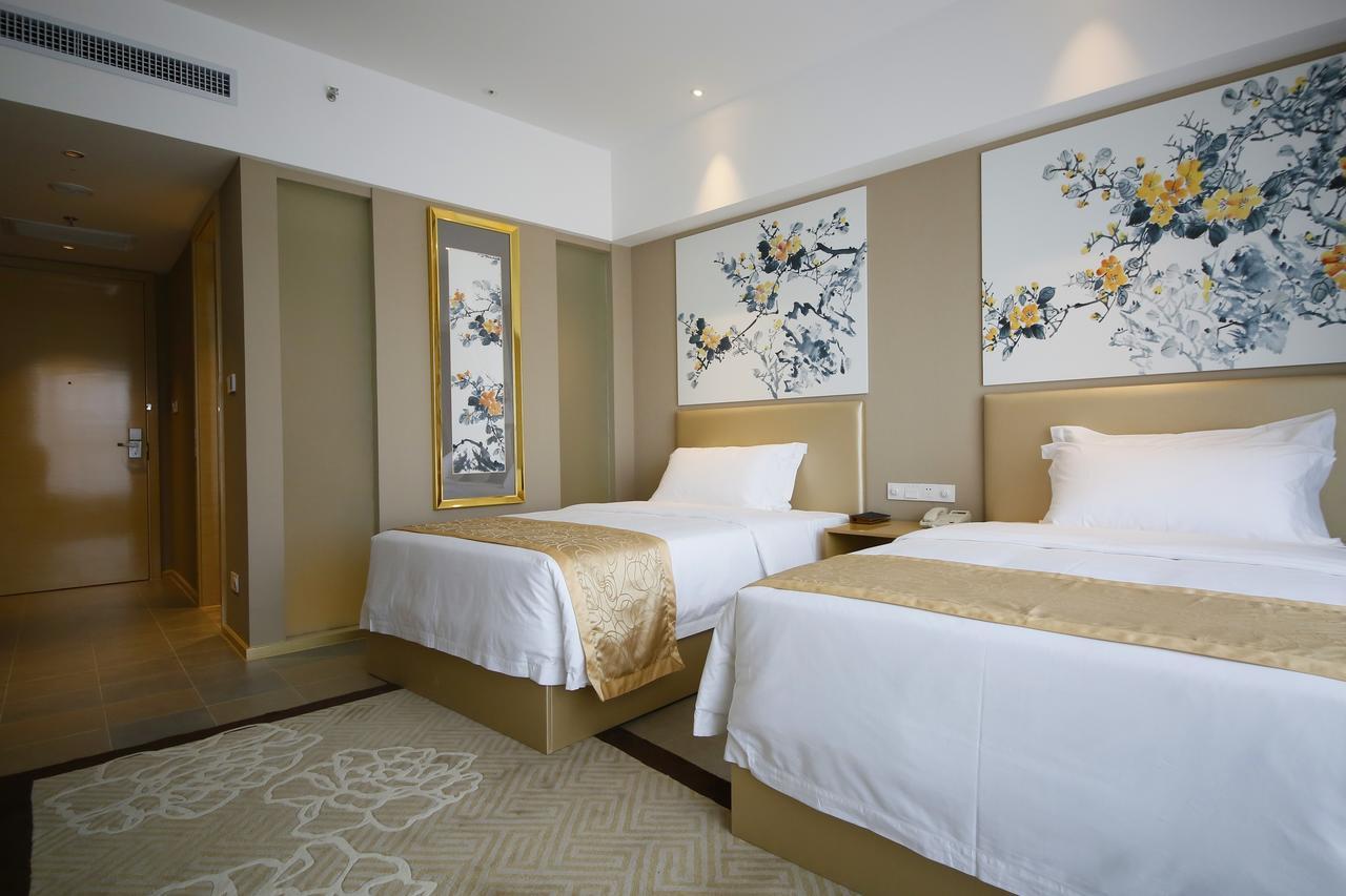 Howard Johnson Flower City Hotel Куньмін Екстер'єр фото