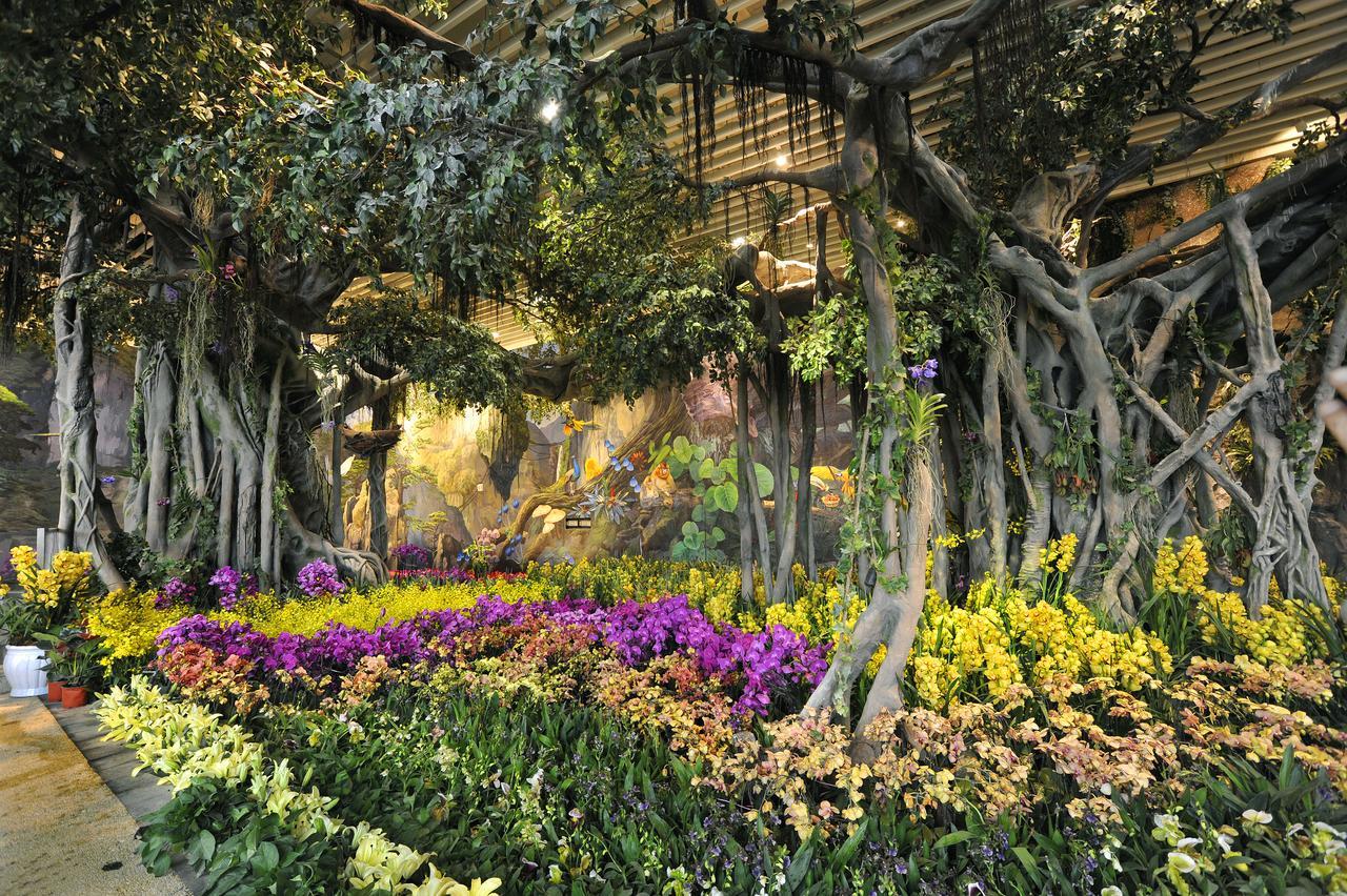 Howard Johnson Flower City Hotel Куньмін Екстер'єр фото
