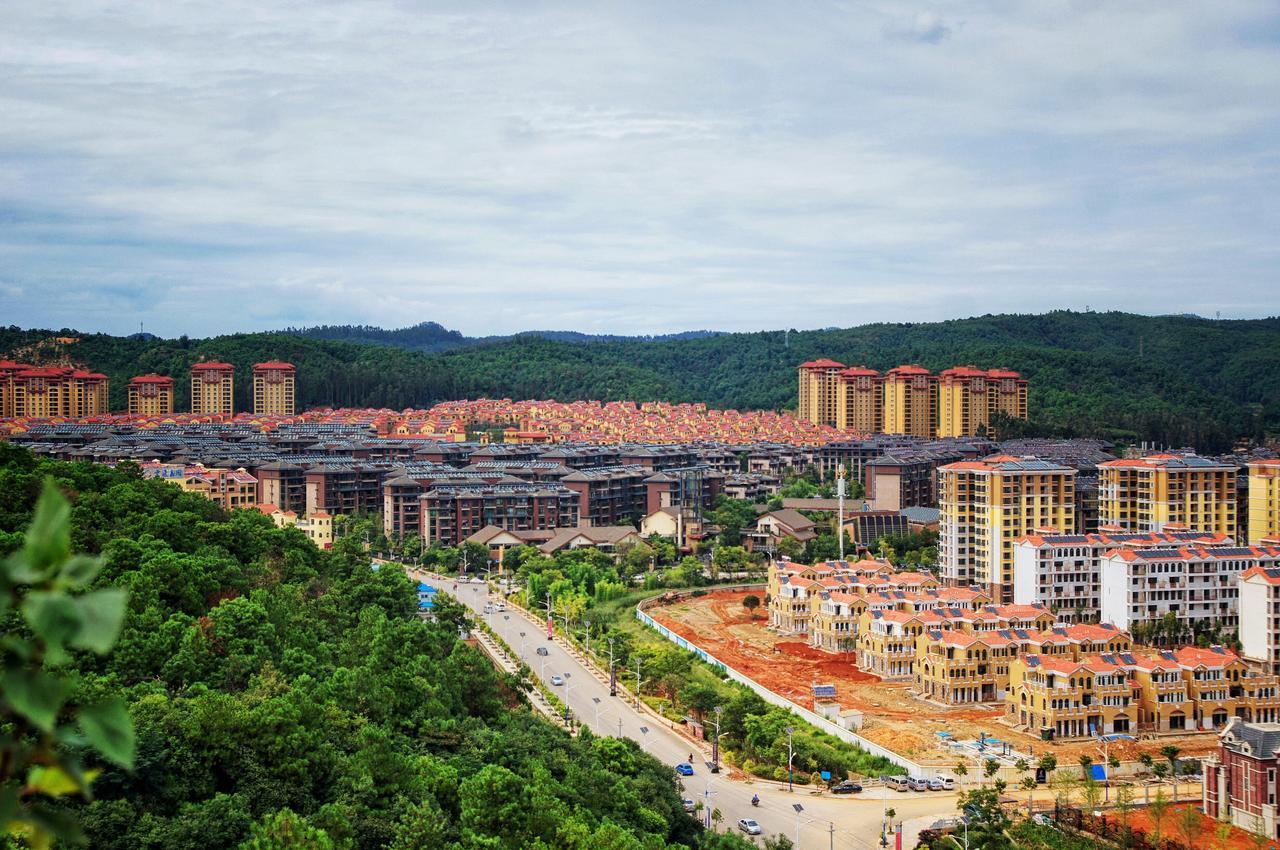 Howard Johnson Flower City Hotel Куньмін Екстер'єр фото