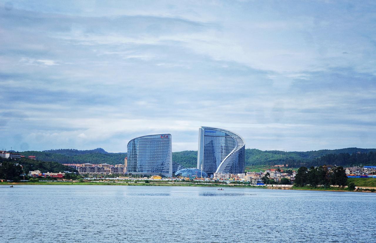 Howard Johnson Flower City Hotel Куньмін Екстер'єр фото