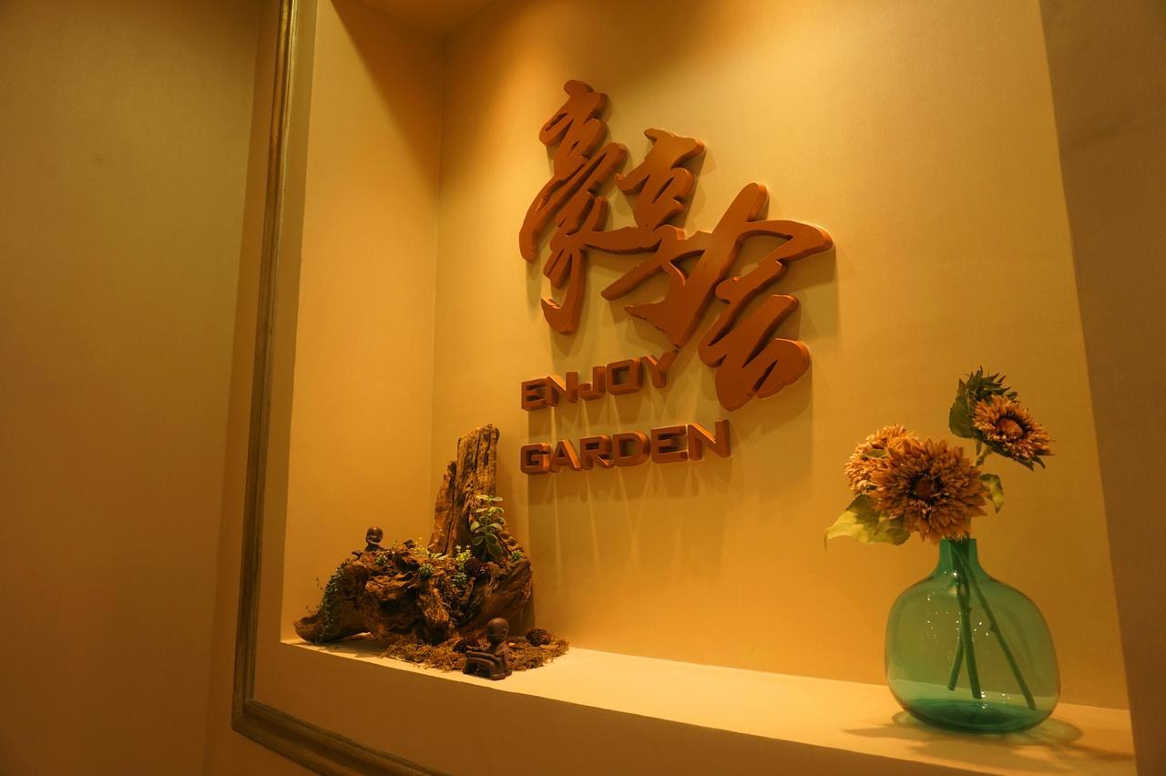 Howard Johnson Flower City Hotel Куньмін Екстер'єр фото