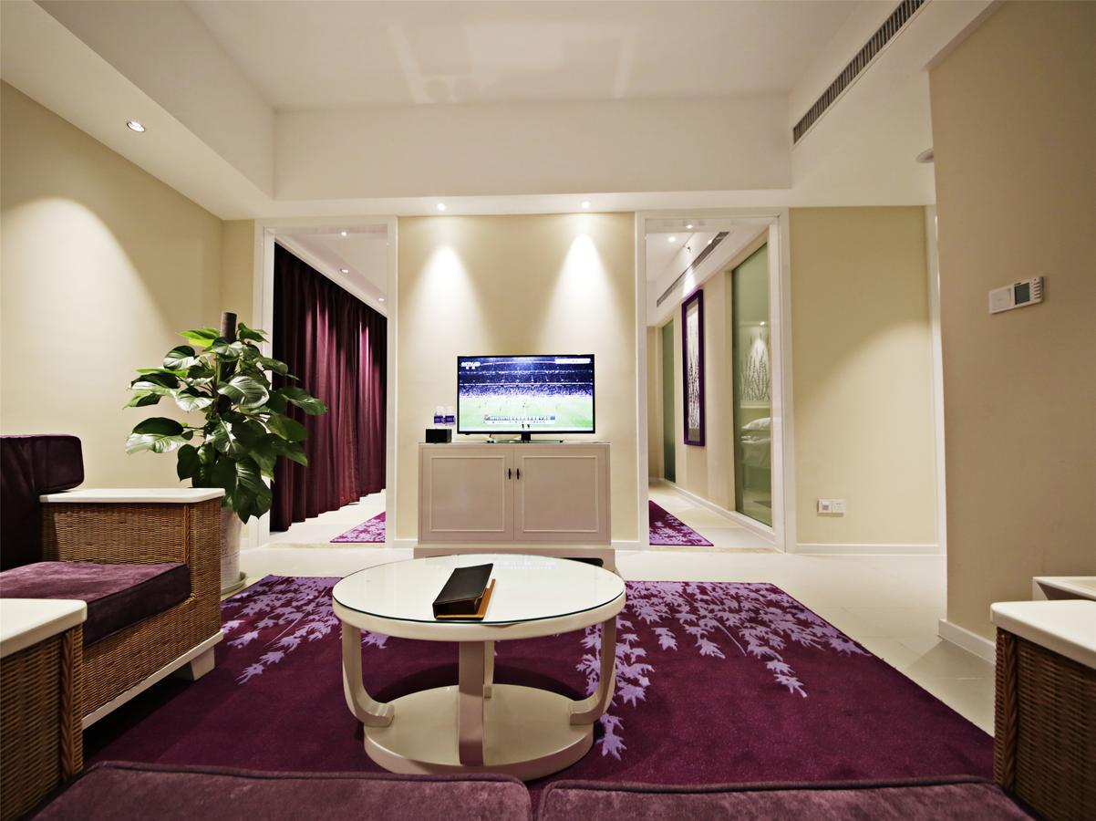 Howard Johnson Flower City Hotel Куньмін Екстер'єр фото