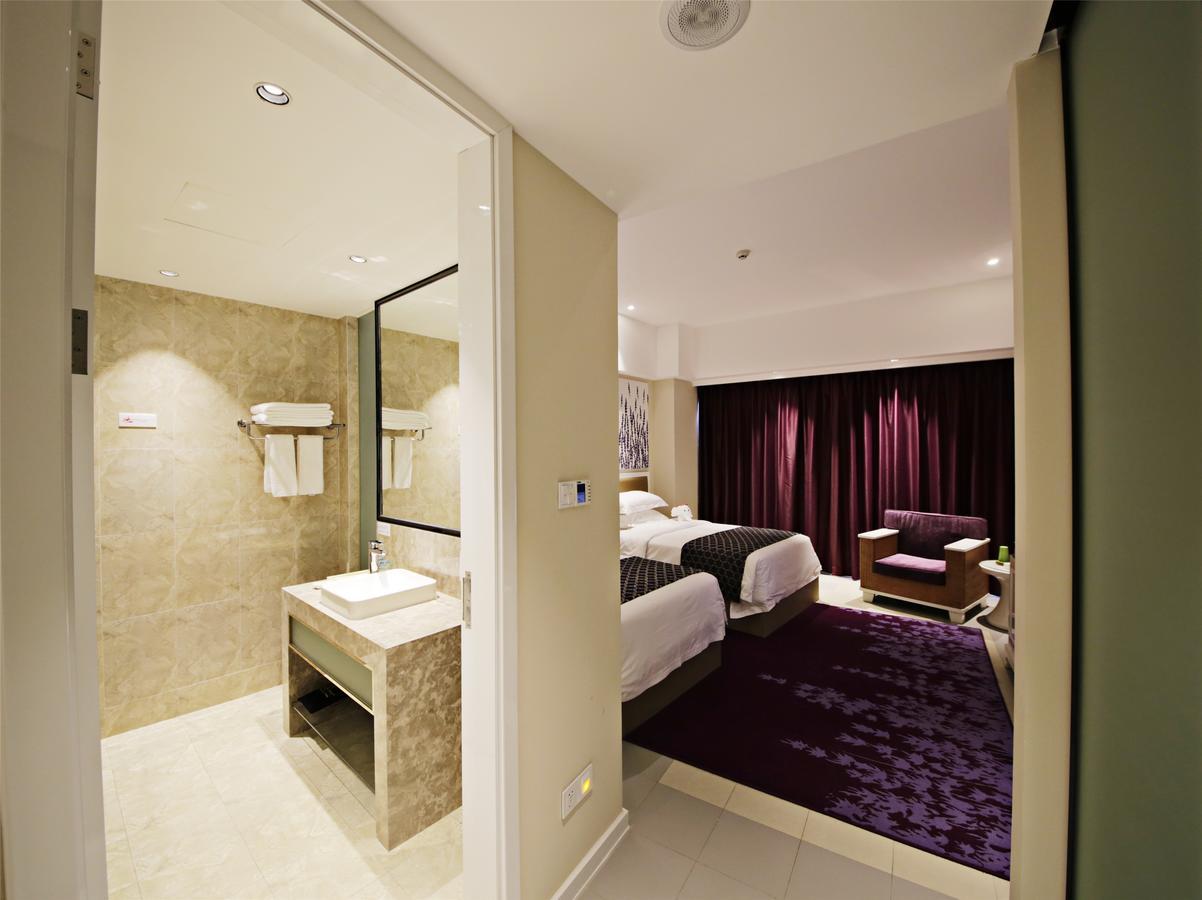Howard Johnson Flower City Hotel Куньмін Екстер'єр фото