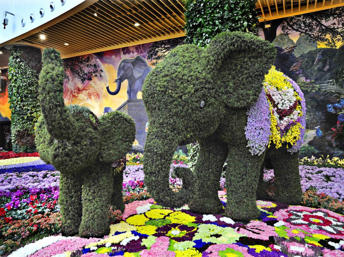 Howard Johnson Flower City Hotel Куньмін Екстер'єр фото