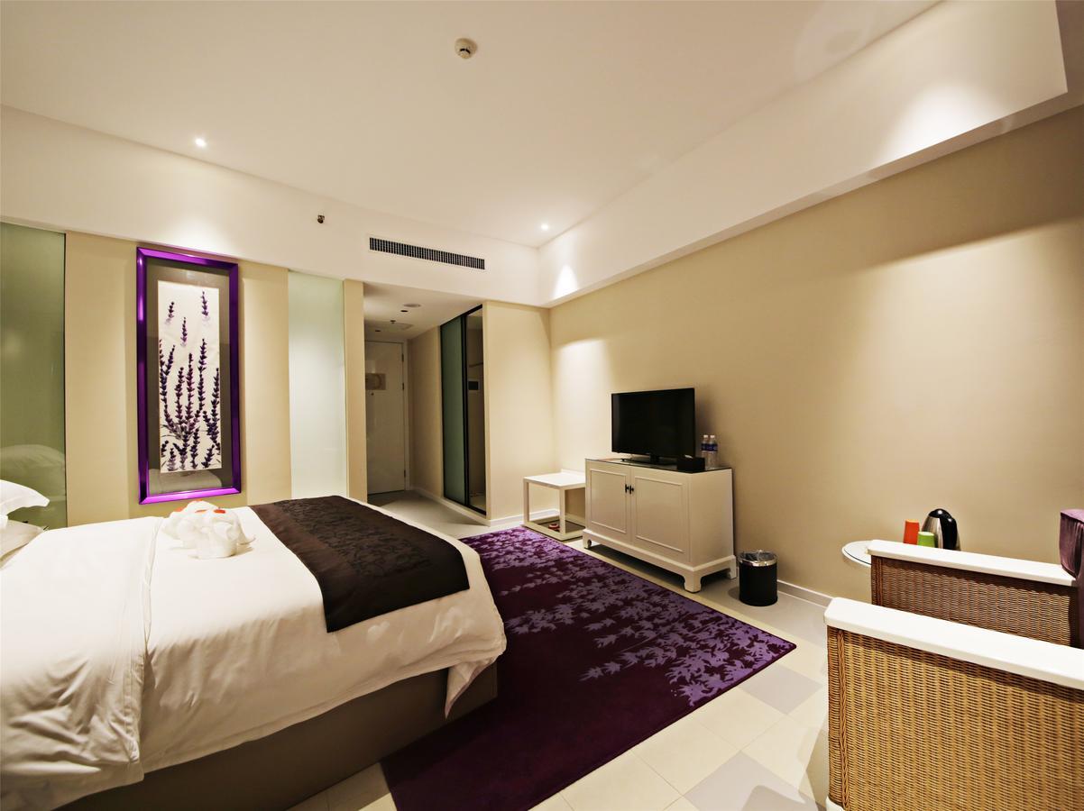 Howard Johnson Flower City Hotel Куньмін Екстер'єр фото