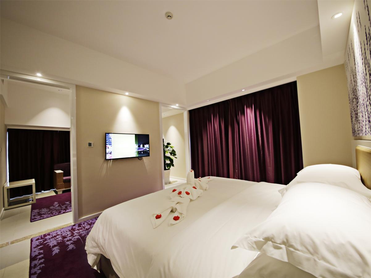 Howard Johnson Flower City Hotel Куньмін Екстер'єр фото