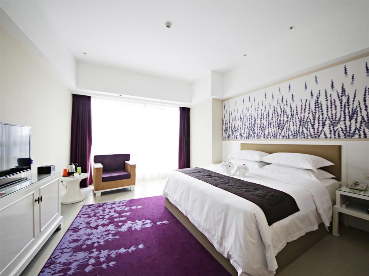 Howard Johnson Flower City Hotel Куньмін Екстер'єр фото