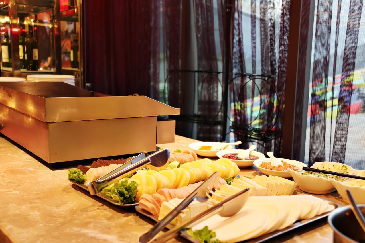 Howard Johnson Flower City Hotel Куньмін Екстер'єр фото