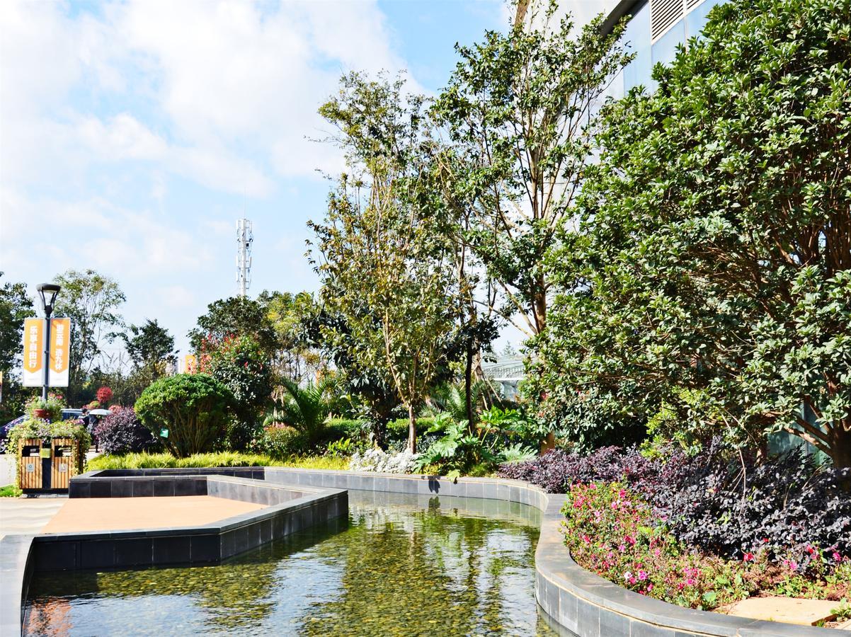 Howard Johnson Flower City Hotel Куньмін Екстер'єр фото