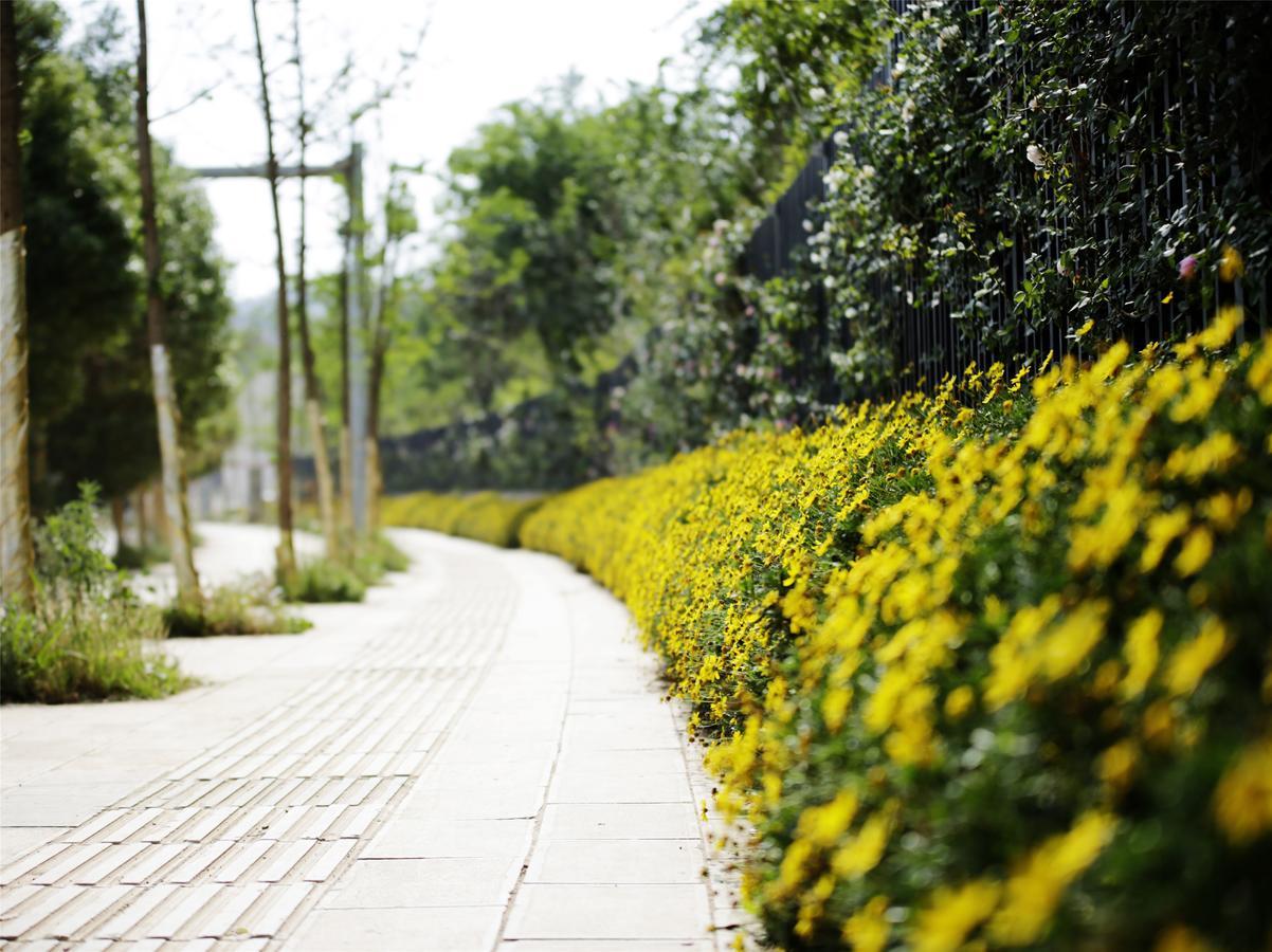 Howard Johnson Flower City Hotel Куньмін Екстер'єр фото